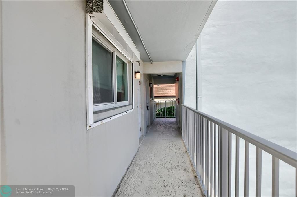 Recently Sold: $340,000 (2 beds, 2 baths, 966 Square Feet)