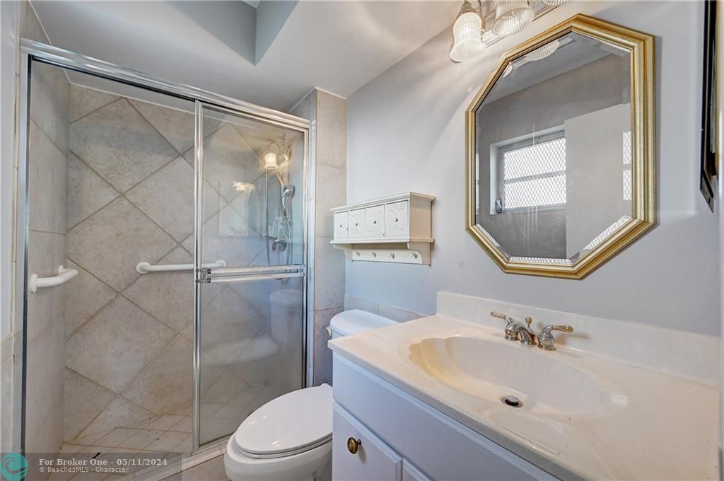 最近售出: $184,000 (2 贝兹, 2 浴室, 990 平方英尺)