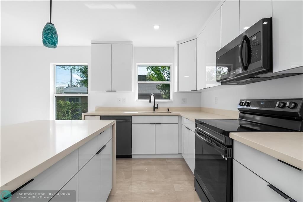 Recently Sold: $499,000 (3 beds, 2 baths, 1713 Square Feet)