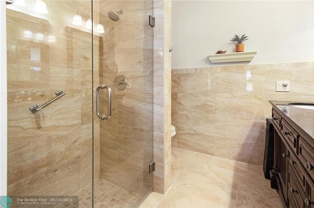最近售出: $350,000 (3 贝兹, 2 浴室, 1190 平方英尺)