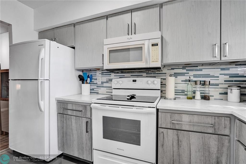 Recently Sold: $139,000 (1 beds, 1 baths, 945 Square Feet)