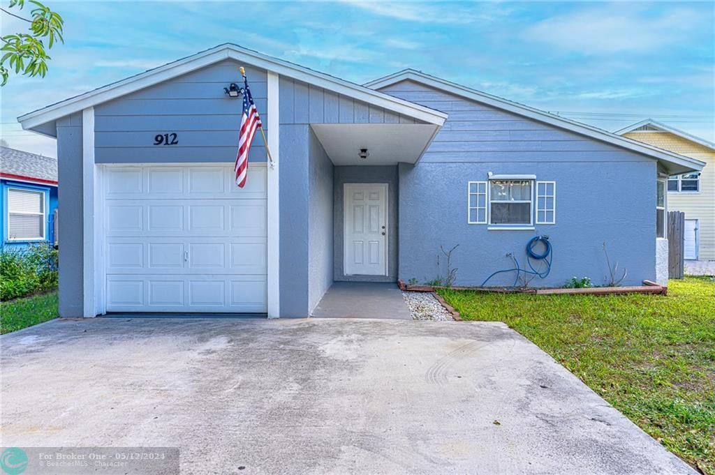 Recently Sold: $435,000 (3 beds, 2 baths, 1205 Square Feet)