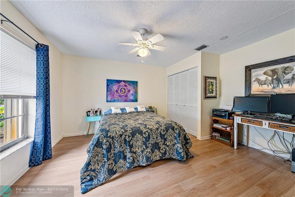 Recently Sold: $369,000 (3 beds, 2 baths, 1243 Square Feet)