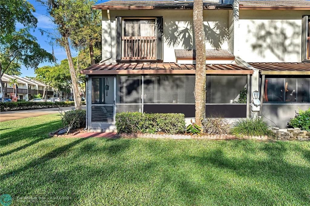 Recently Sold: $325,000 (2 beds, 2 baths, 1384 Square Feet)