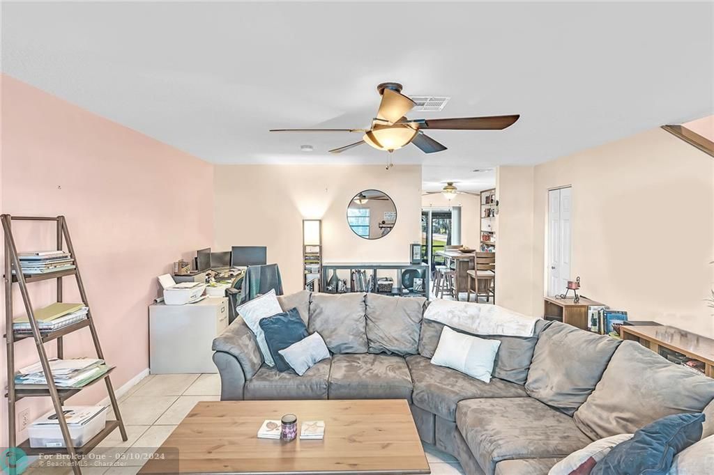 Recently Sold: $325,000 (2 beds, 2 baths, 1384 Square Feet)
