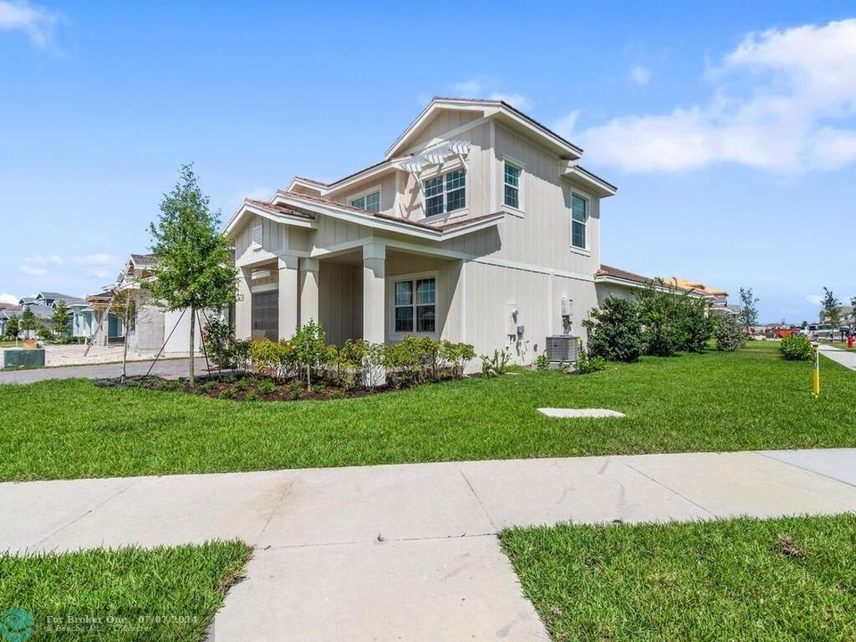 Recently Sold: $732,900 (4 beds, 3 baths, 2400 Square Feet)