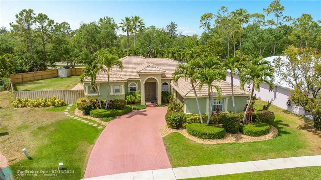 Recently Sold: $675,000 (4 beds, 2 baths, 2099 Square Feet)