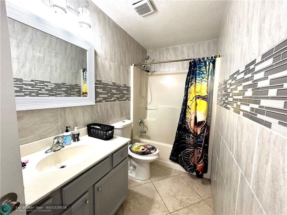 最近售出: $390,000 (4 贝兹, 2 浴室, 1730 平方英尺)