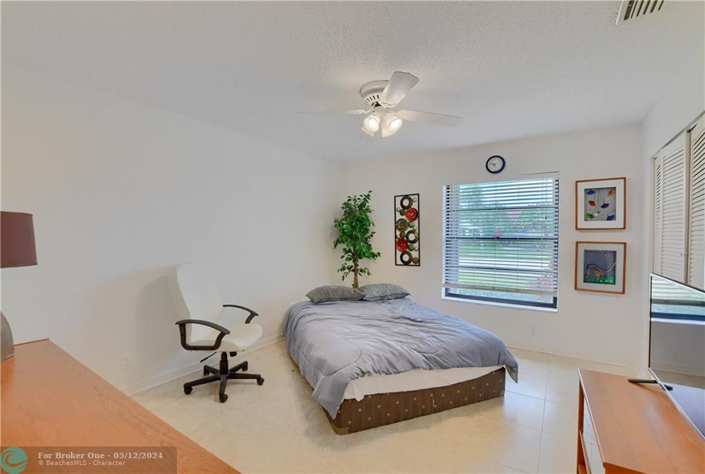 Recently Sold: $600,000 (3 beds, 2 baths, 1817 Square Feet)
