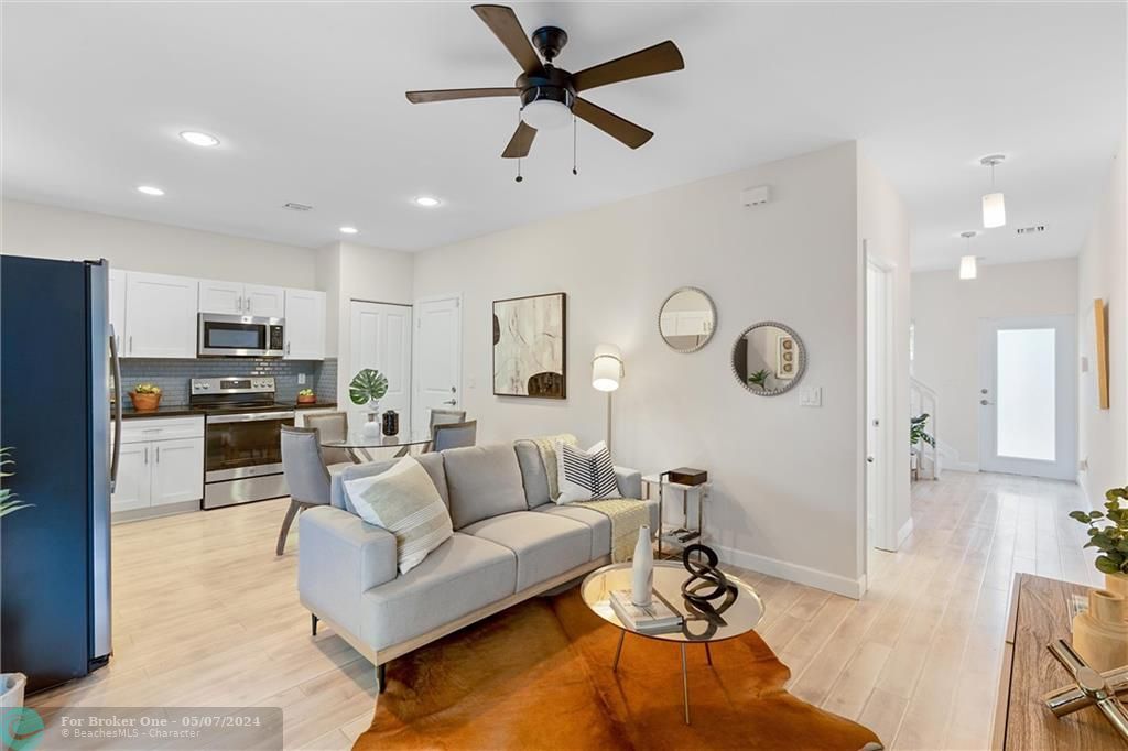 For Sale: $489,900 (3 beds, 2 baths, 1372 Square Feet)