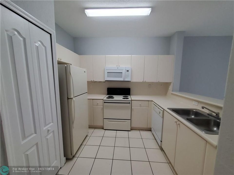 Recently Rented: $2,000 (3 beds, 2 baths, 1166 Square Feet)