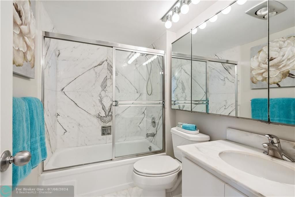 最近售出: $715,900 (2 贝兹, 2 浴室, 1559 平方英尺)