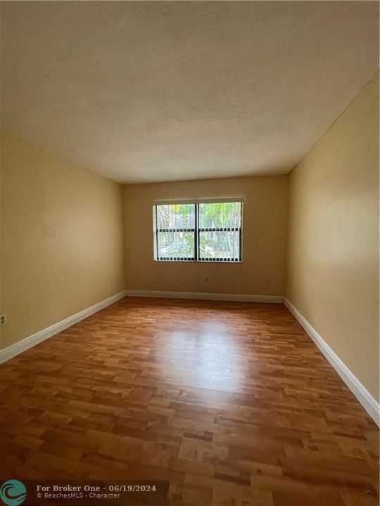 Active With Contract: $2,200 (2 beds, 2 baths, 1168 Square Feet)