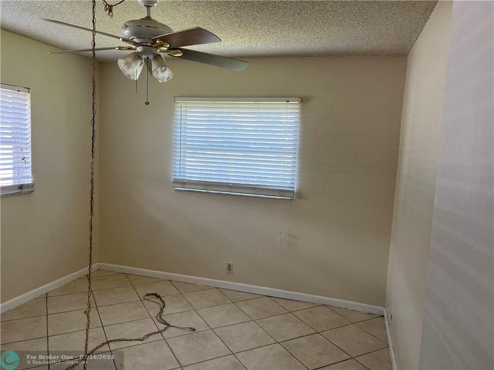 Active With Contract: $1,700 (2 beds, 2 baths, 990 Square Feet)
