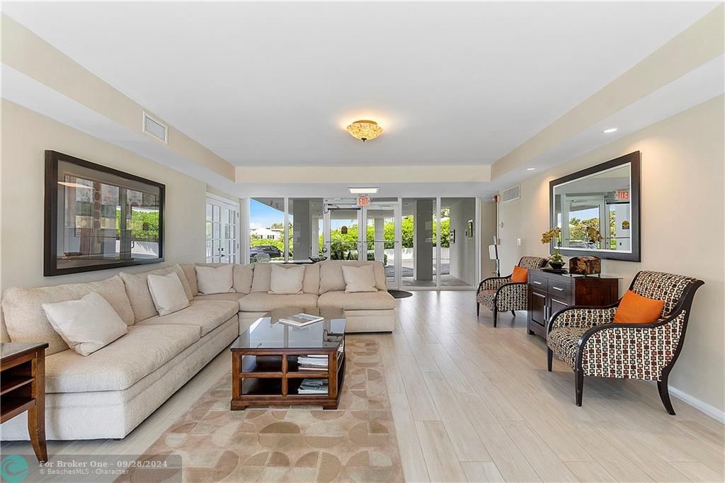 Recently Sold: $950,000 (1 beds, 1 baths, 1010 Square Feet)