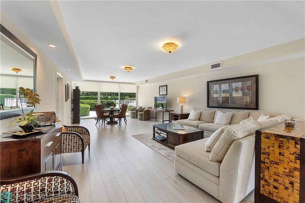 Recently Sold: $950,000 (1 beds, 1 baths, 1010 Square Feet)