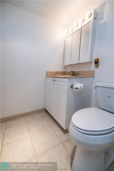 For Sale: $160,000 (2 beds, 2 baths, 824 Square Feet)