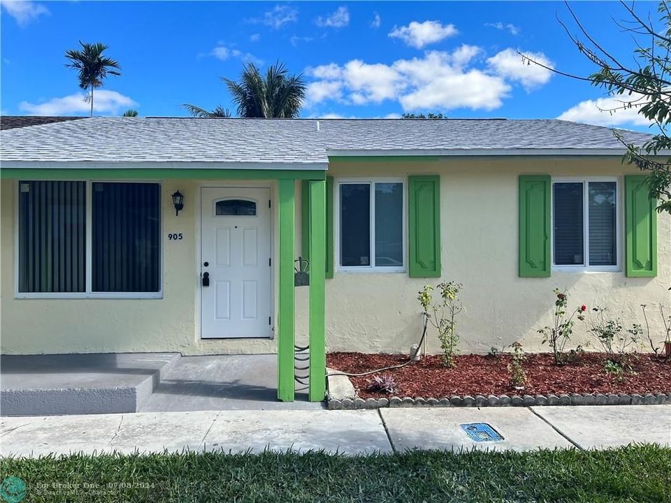 Recently Sold: $285,000 (2 beds, 2 baths, 899 Square Feet)