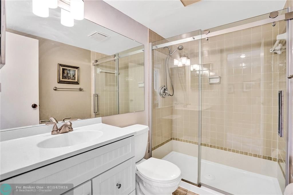 最近售出: $143,900 (2 贝兹, 2 浴室, 960 平方英尺)