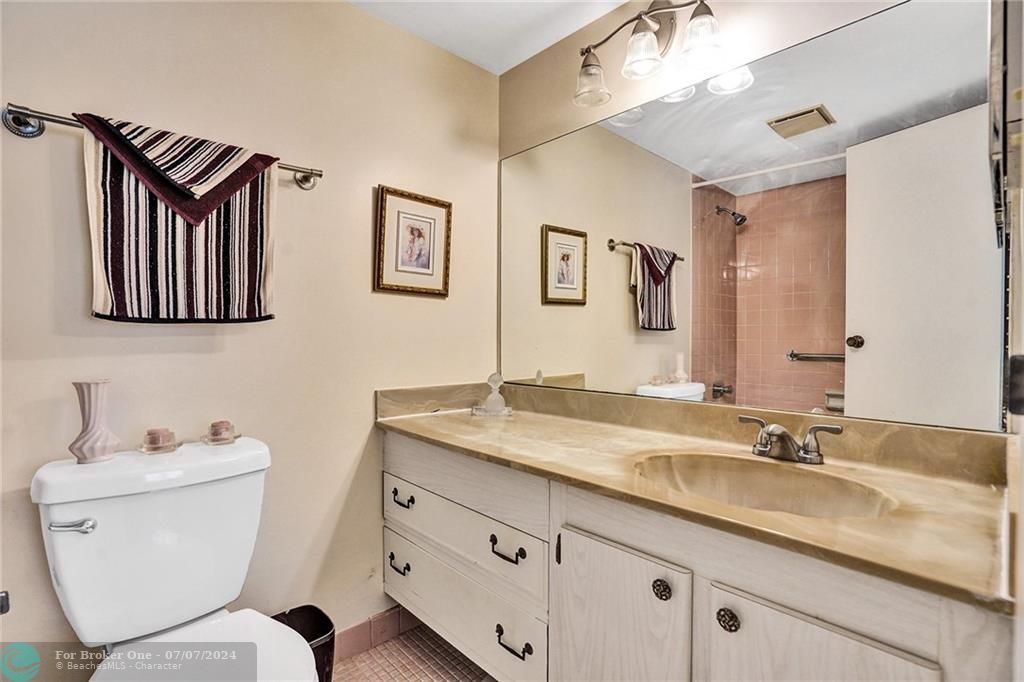 最近售出: $143,900 (2 贝兹, 2 浴室, 960 平方英尺)
