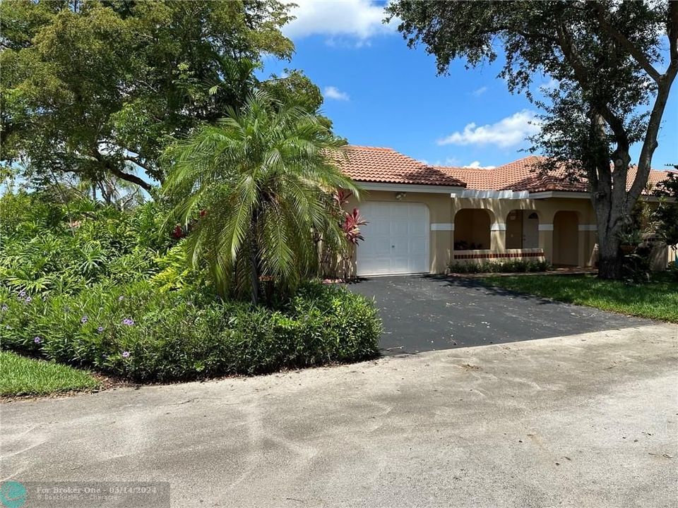 Recently Sold: $499,000 (3 beds, 2 baths, 1296 Square Feet)