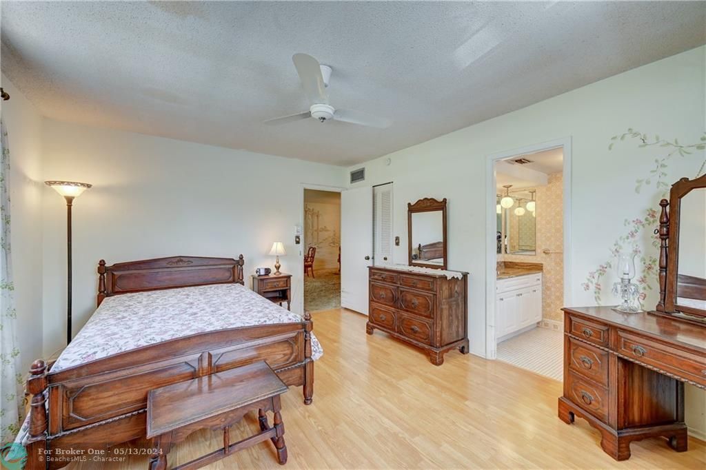 Vendido Recientemente: $141,900 (2 camas, 2 baños, 1086 Pies cuadrados)