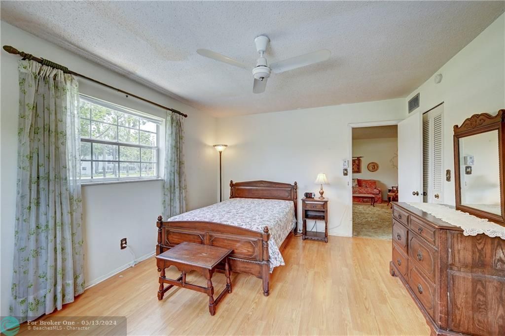 Vendido Recientemente: $141,900 (2 camas, 2 baños, 1086 Pies cuadrados)