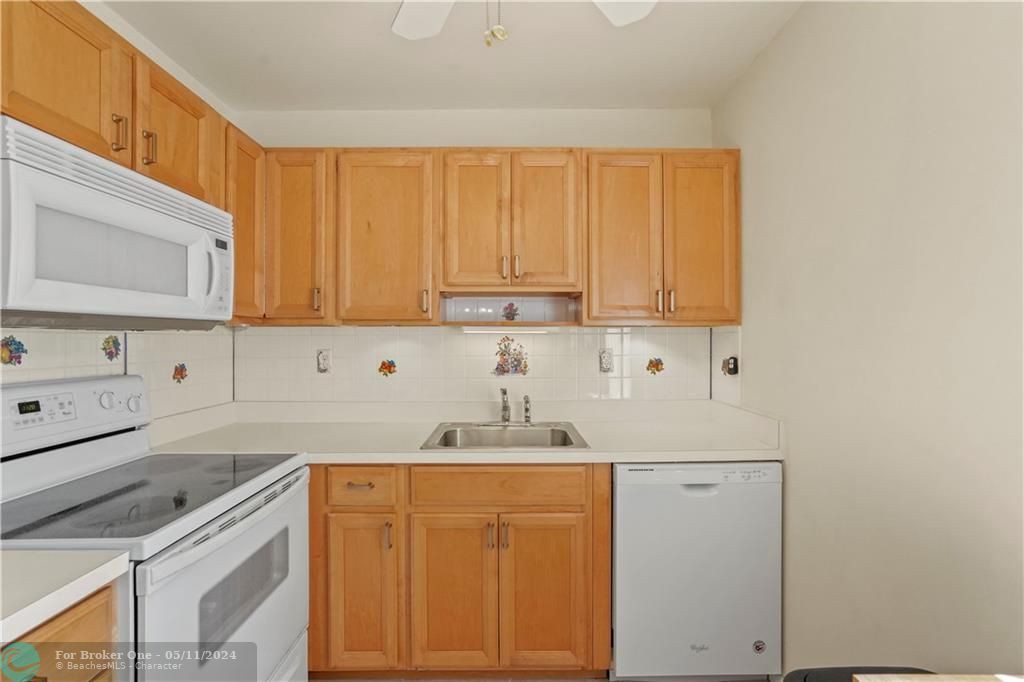 Recently Sold: $154,900 (2 beds, 2 baths, 907 Square Feet)
