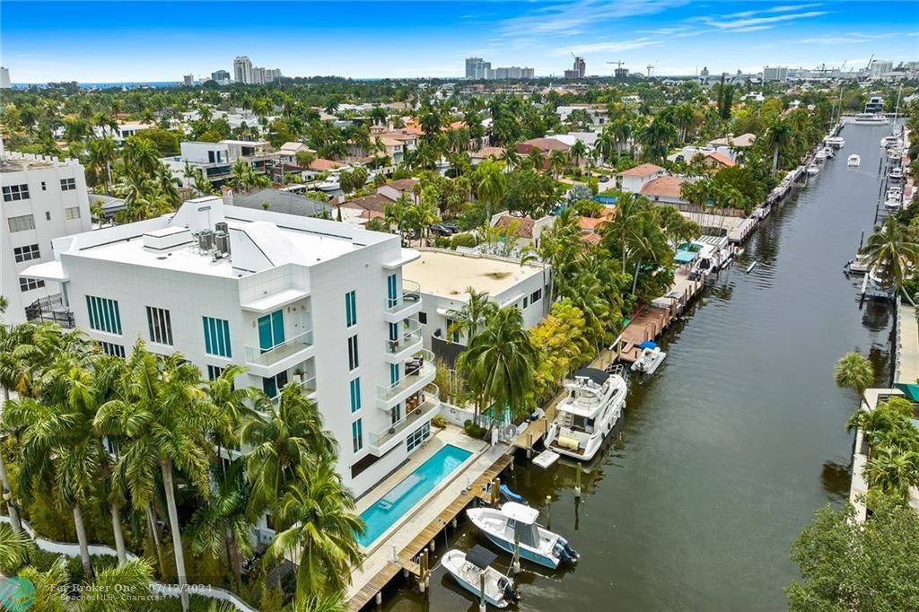 Recently Sold: $2,350,000 (4 beds, 3 baths, 3886 Square Feet)