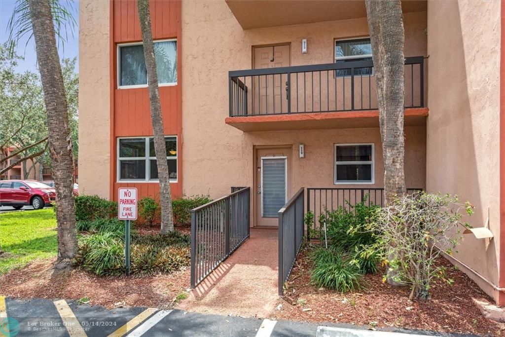 Recently Sold: $150,000 (2 beds, 2 baths, 958 Square Feet)