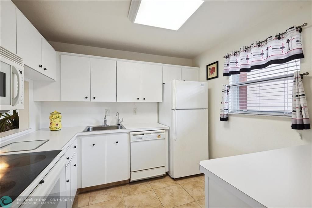 Recently Sold: $150,000 (2 beds, 2 baths, 958 Square Feet)