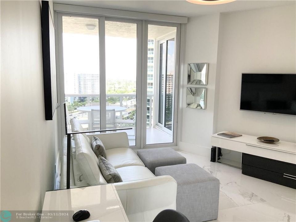 Recently Sold: $2,699,900 (3 beds, 3 baths, 2107 Square Feet)
