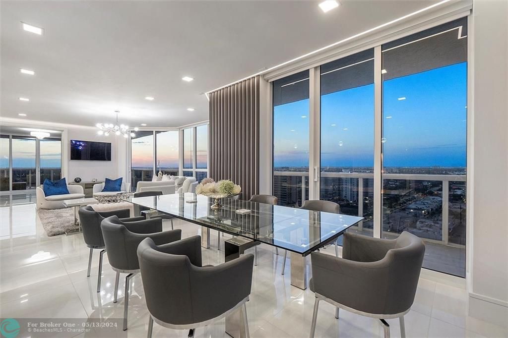 Recently Sold: $3,199,000 (3 beds, 2 baths, 2318 Square Feet)