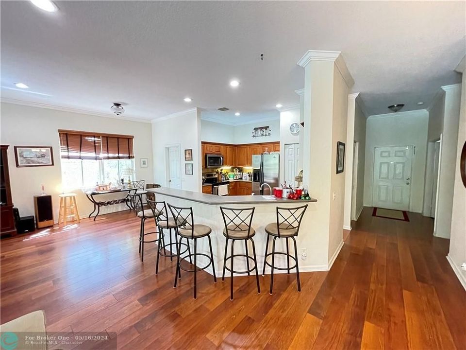 Recently Sold: $850,000 (3 beds, 2 baths, 2401 Square Feet)