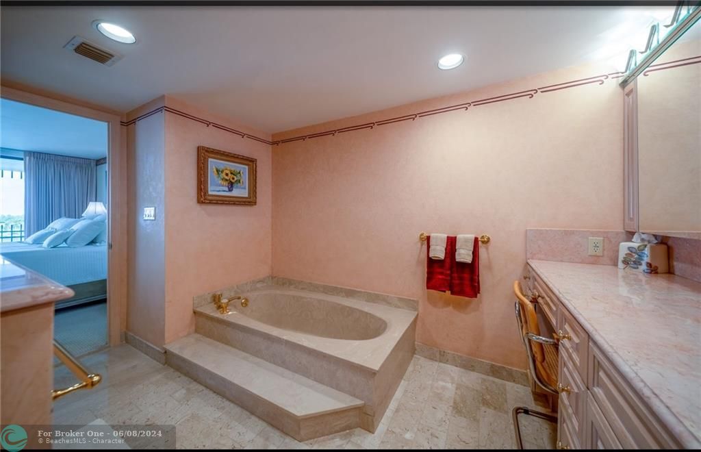 En Venta: $1,900,000 (3 camas, 2 baños, 2398 Pies cuadrados)