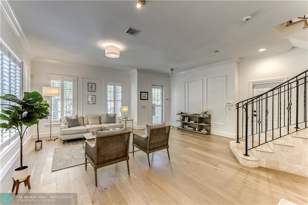 Recently Sold: $1,998,000 (5 beds, 3 baths, 3265 Square Feet)