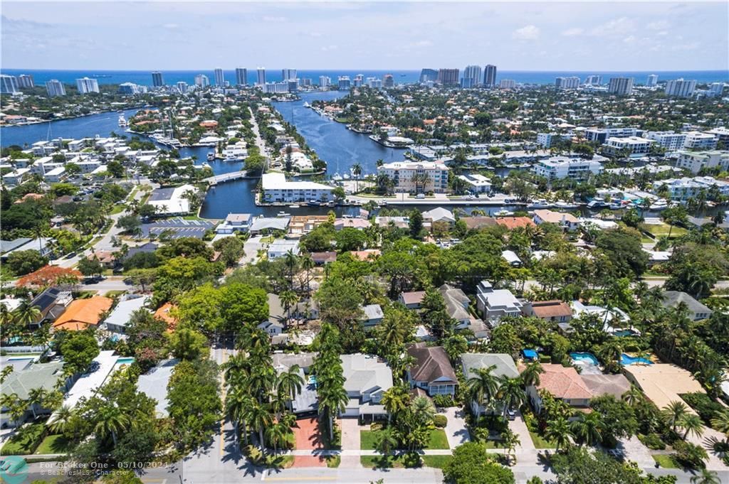 Recently Sold: $1,998,000 (5 beds, 3 baths, 3265 Square Feet)