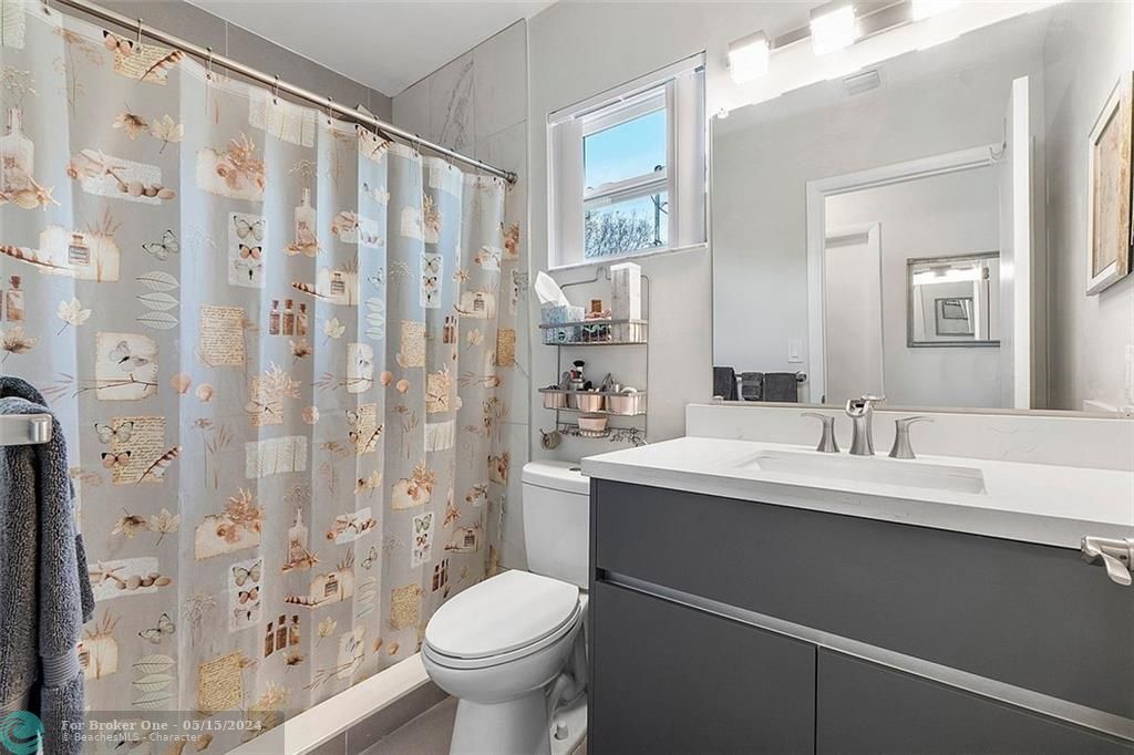最近售出: $600,000 (3 贝兹, 2 浴室, 1517 平方英尺)