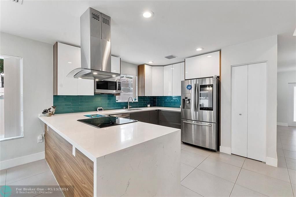 Recently Sold: $600,000 (3 beds, 2 baths, 1517 Square Feet)