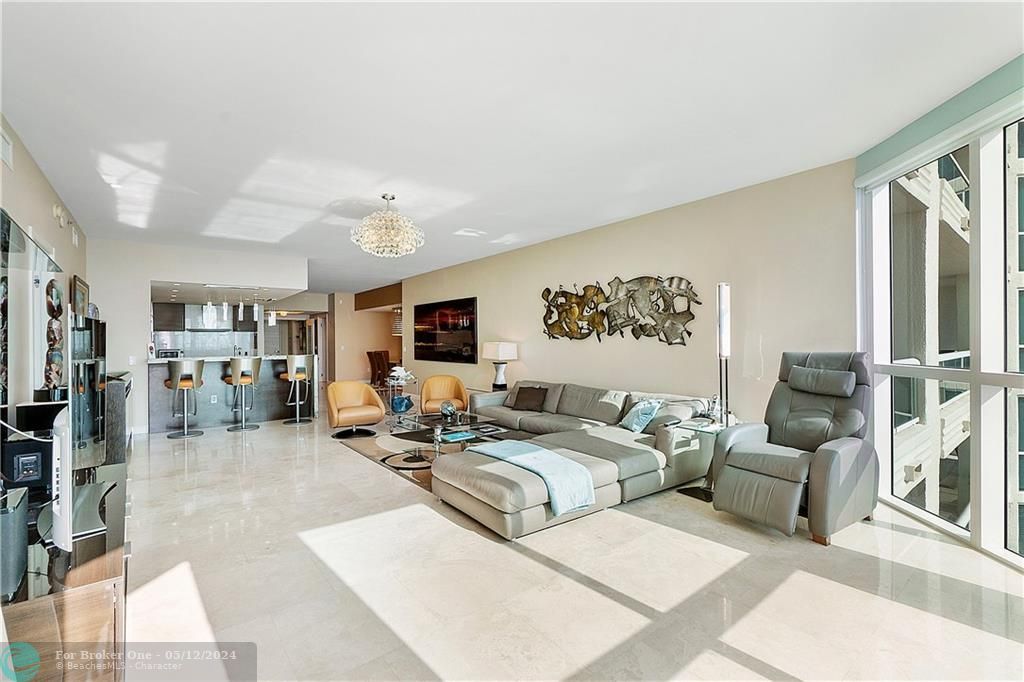 Recently Sold: $2,595,000 (3 beds, 3 baths, 2378 Square Feet)