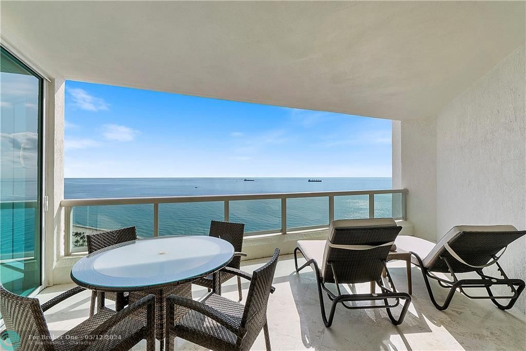 Recently Sold: $2,595,000 (3 beds, 3 baths, 2378 Square Feet)