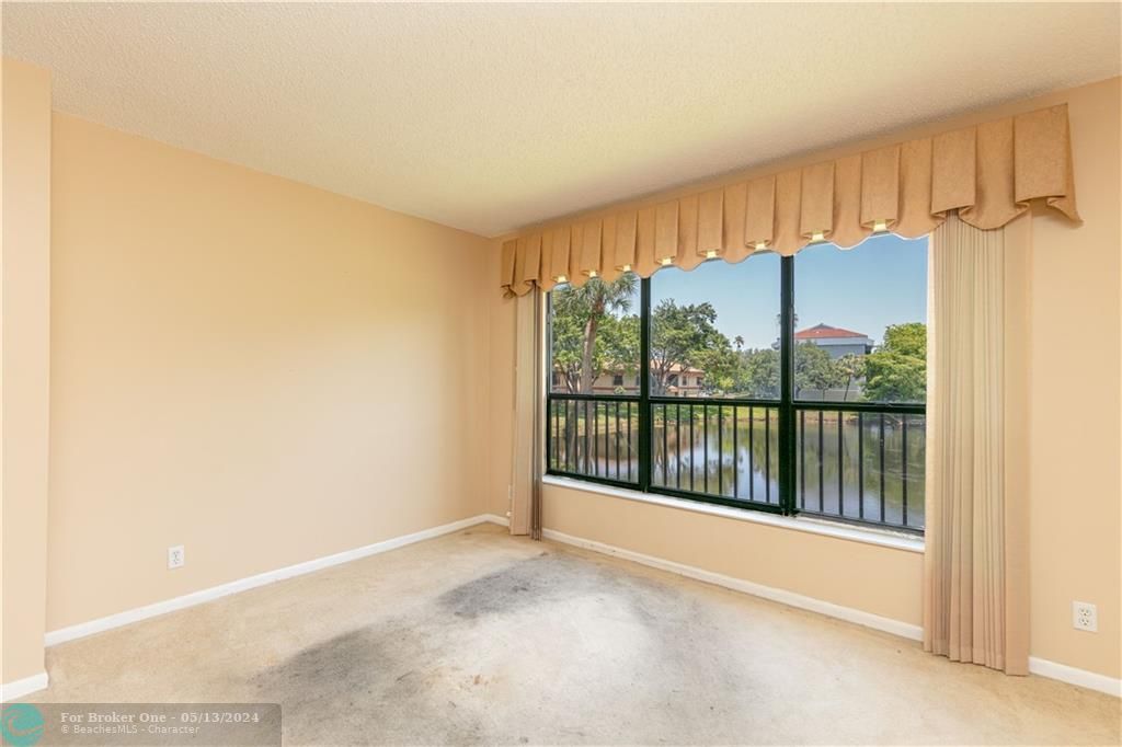 Recently Sold: $225,000 (2 beds, 2 baths, 1140 Square Feet)