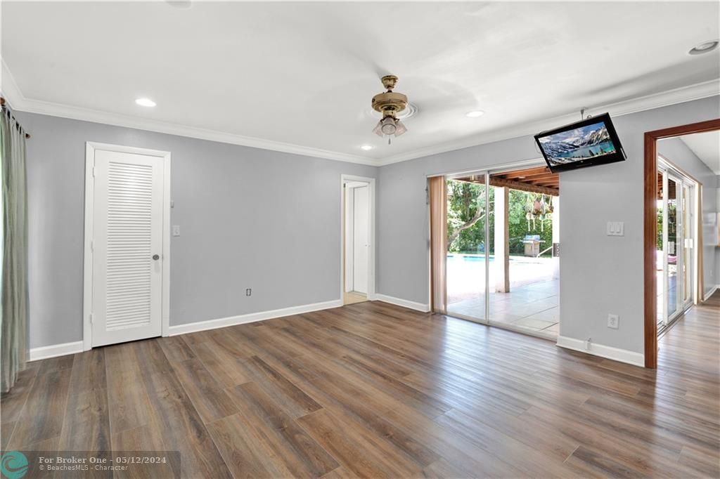 Recently Sold: $625,000 (3 beds, 2 baths, 1964 Square Feet)