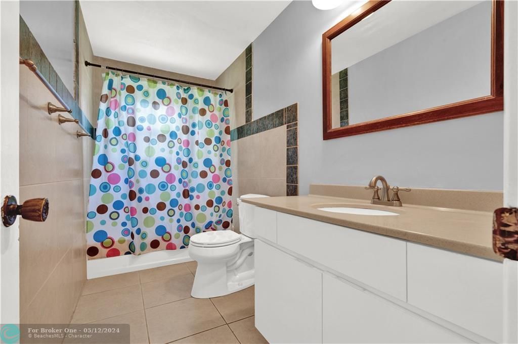 最近售出: $625,000 (3 贝兹, 2 浴室, 1964 平方英尺)