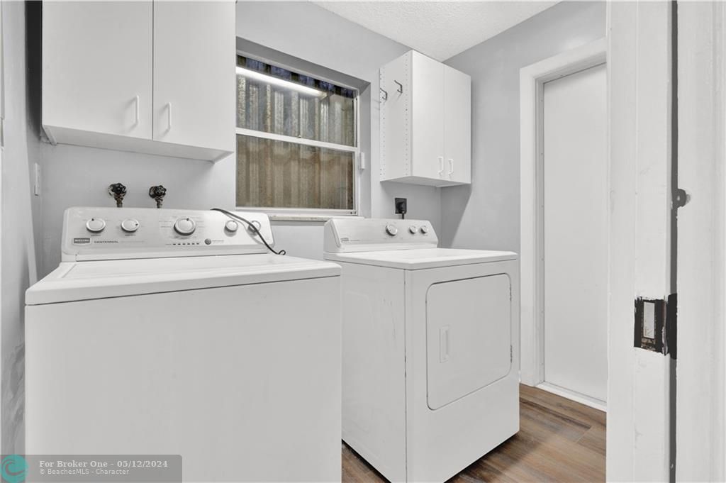 Recently Sold: $625,000 (3 beds, 2 baths, 1964 Square Feet)