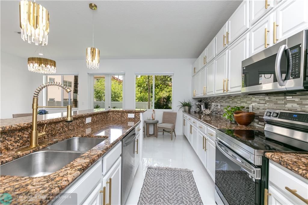 Recently Sold: $595,000 (3 beds, 2 baths, 1882 Square Feet)