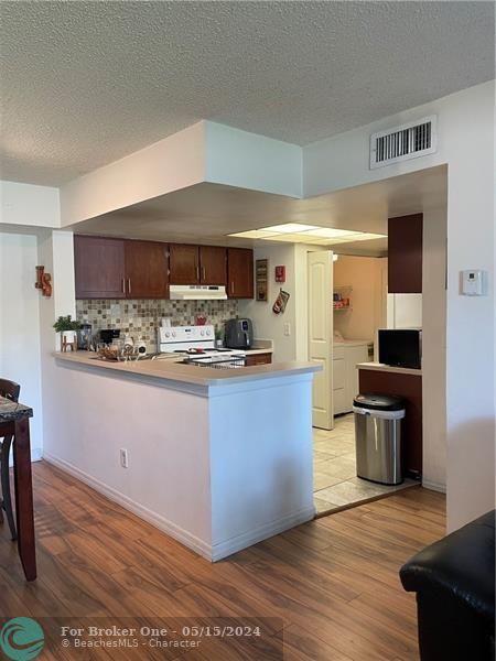 Recently Sold: $250,000 (2 beds, 2 baths, 986 Square Feet)