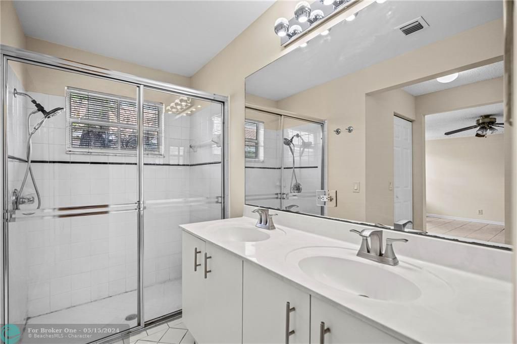 最近售出: $549,000 (3 贝兹, 2 浴室, 1438 平方英尺)