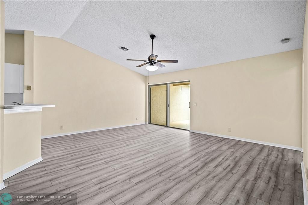 Recently Sold: $549,000 (3 beds, 2 baths, 1438 Square Feet)