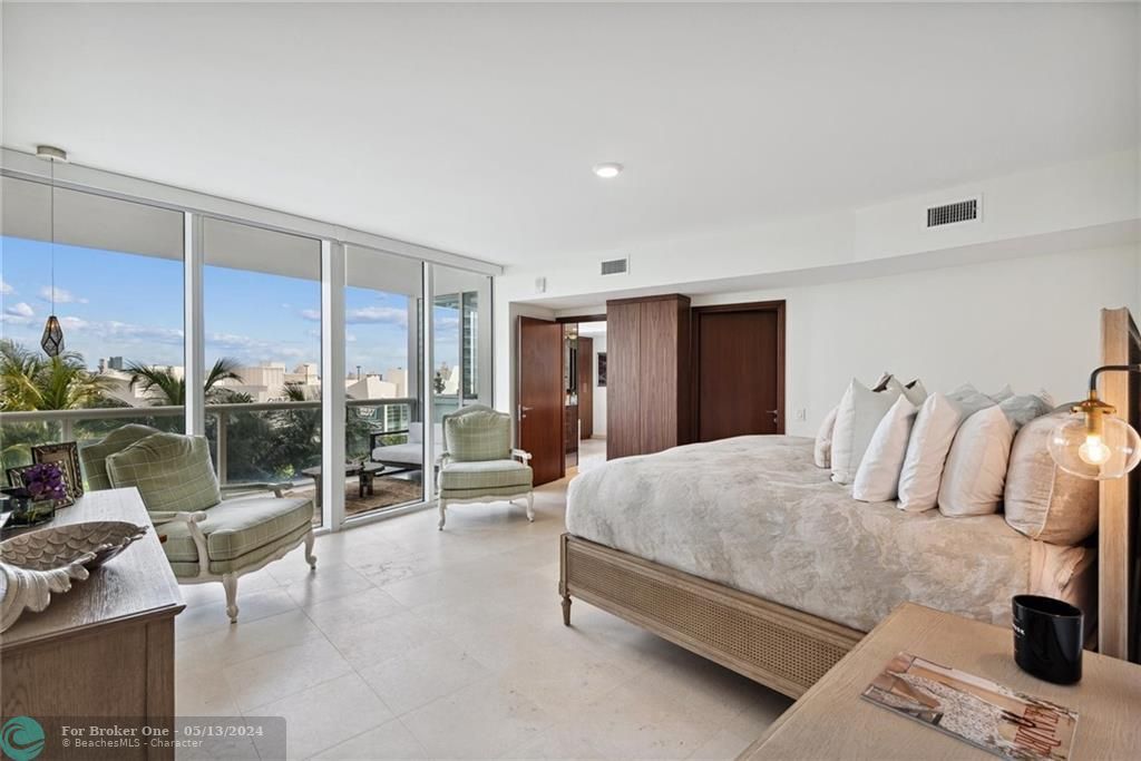 Recently Sold: $3,150,000 (2 beds, 2 baths, 1933 Square Feet)